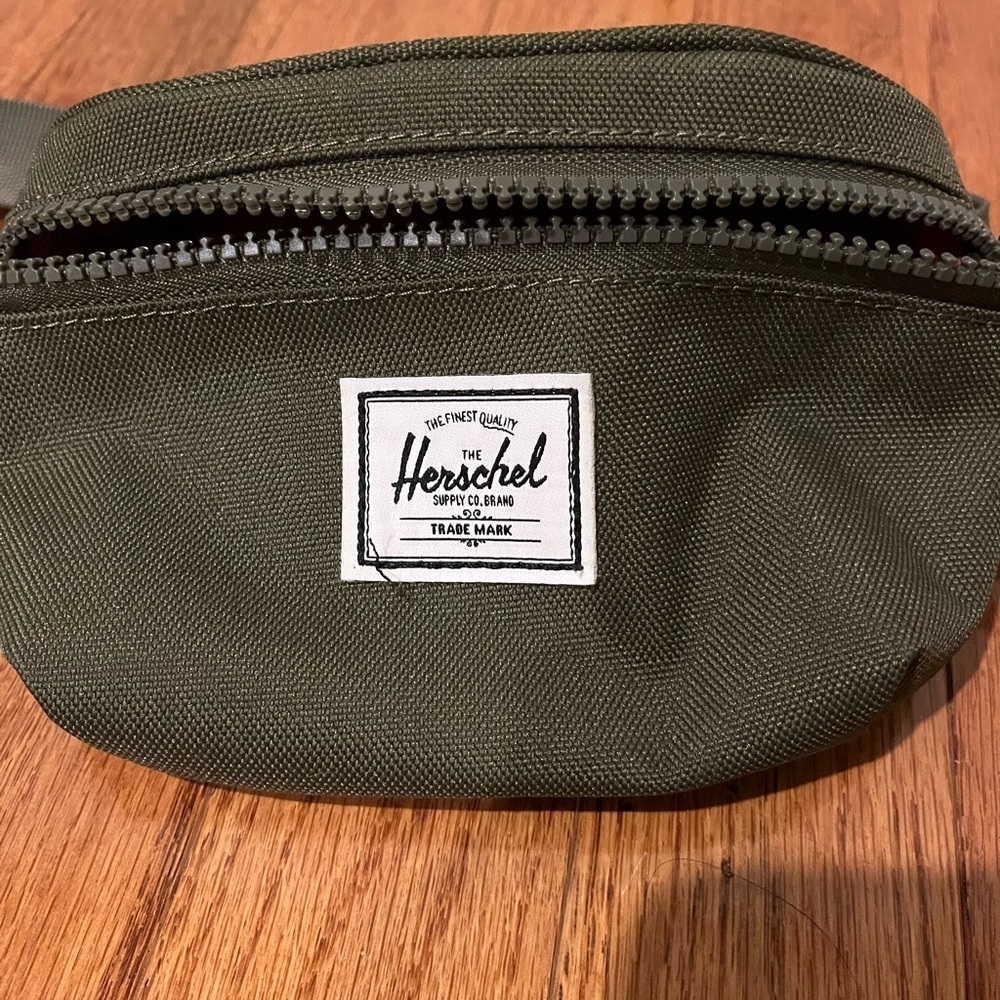 Herschel Heritage Hip Pack | Little Herschel - 1L, NWOT - Picture 2 of 7